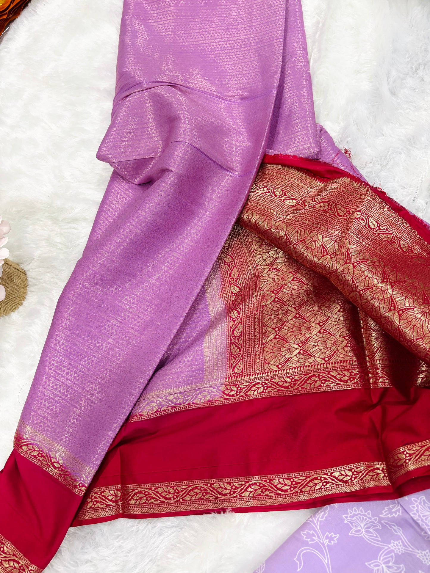 HORIZONTAL RICH BROCADE SAREE WITH CONTRAST BORDER
