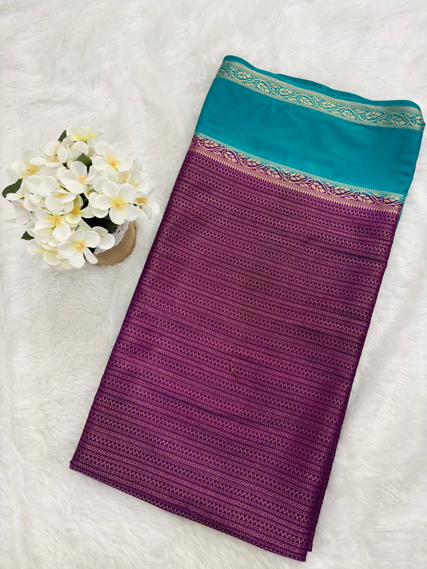HORIZONTAL RICH BROCADE SAREE WITH CONTRAST BORDER