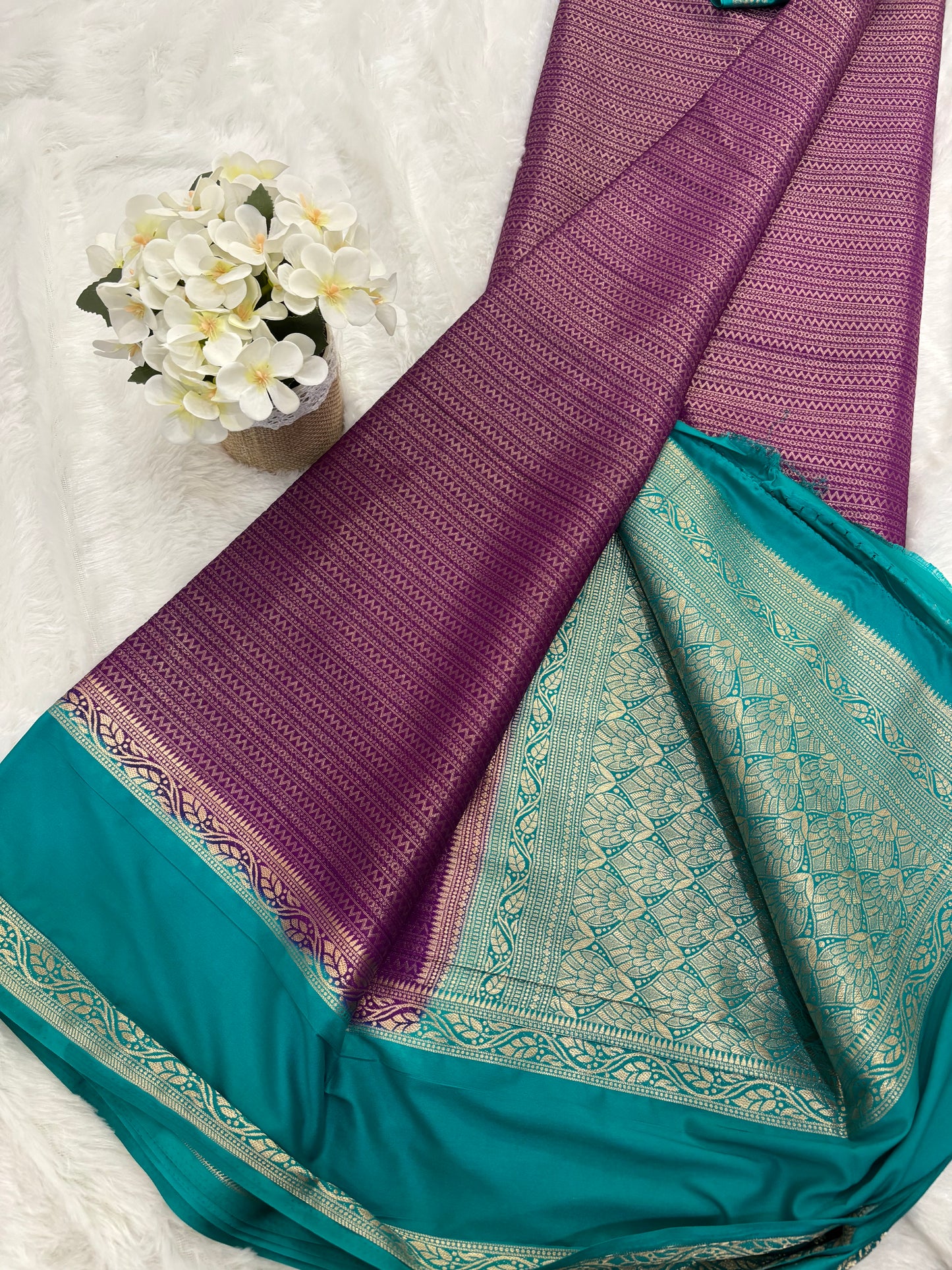 HORIZONTAL RICH BROCADE SAREE WITH CONTRAST BORDER
