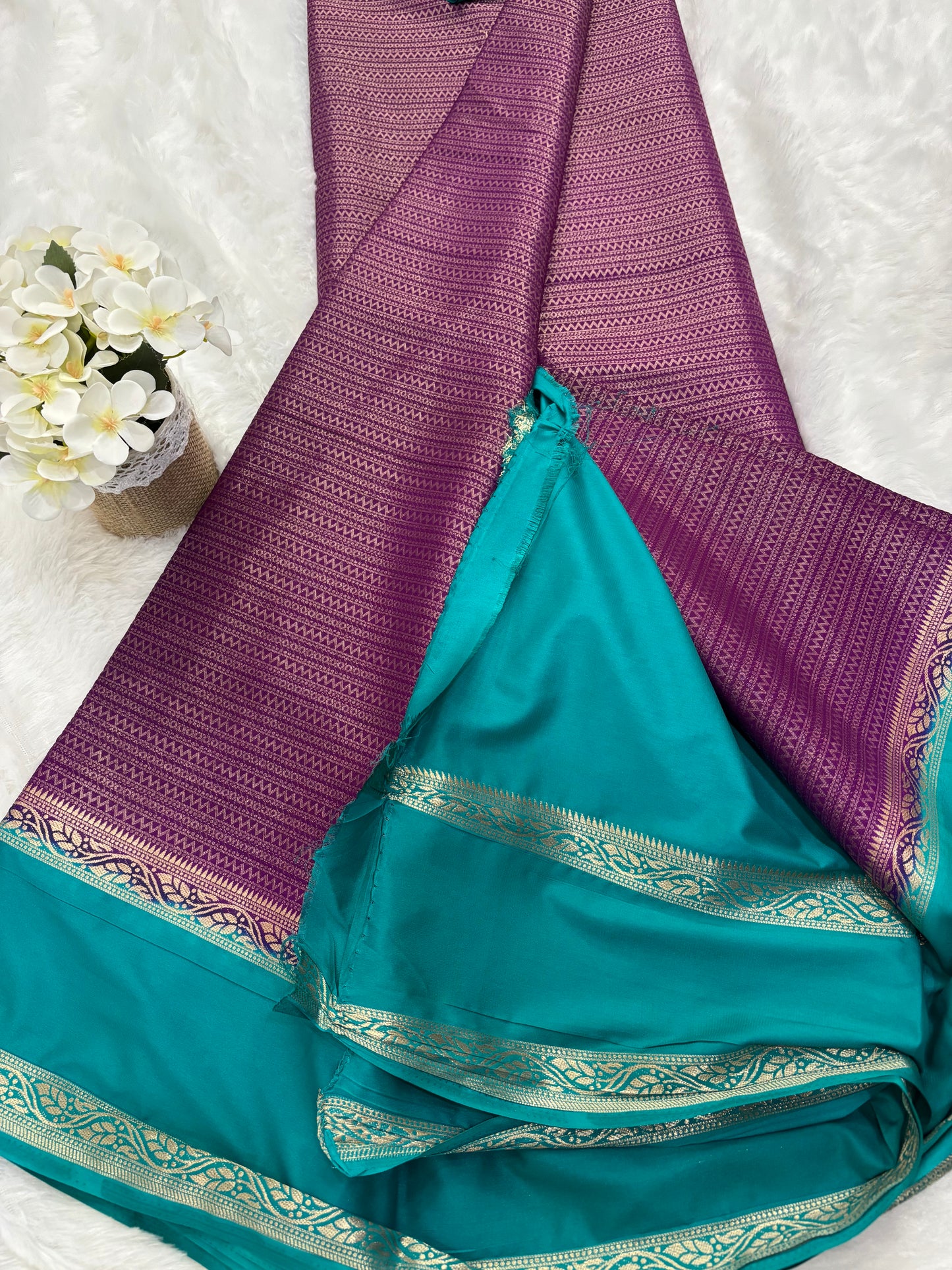 HORIZONTAL RICH BROCADE SAREE WITH CONTRAST BORDER