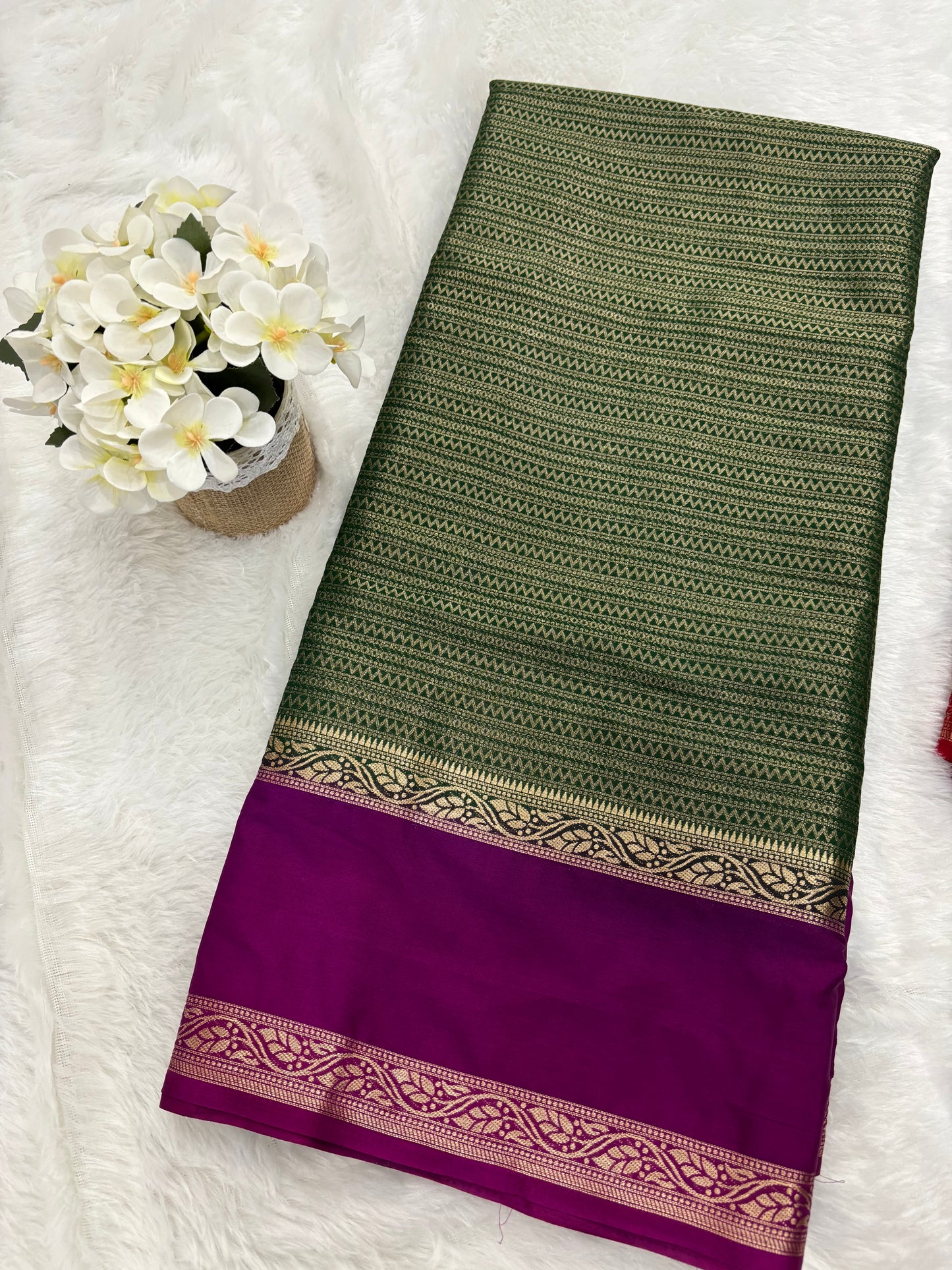 HORIZONTAL RICH BROCADE SAREE WITH CONTRAST BORDER