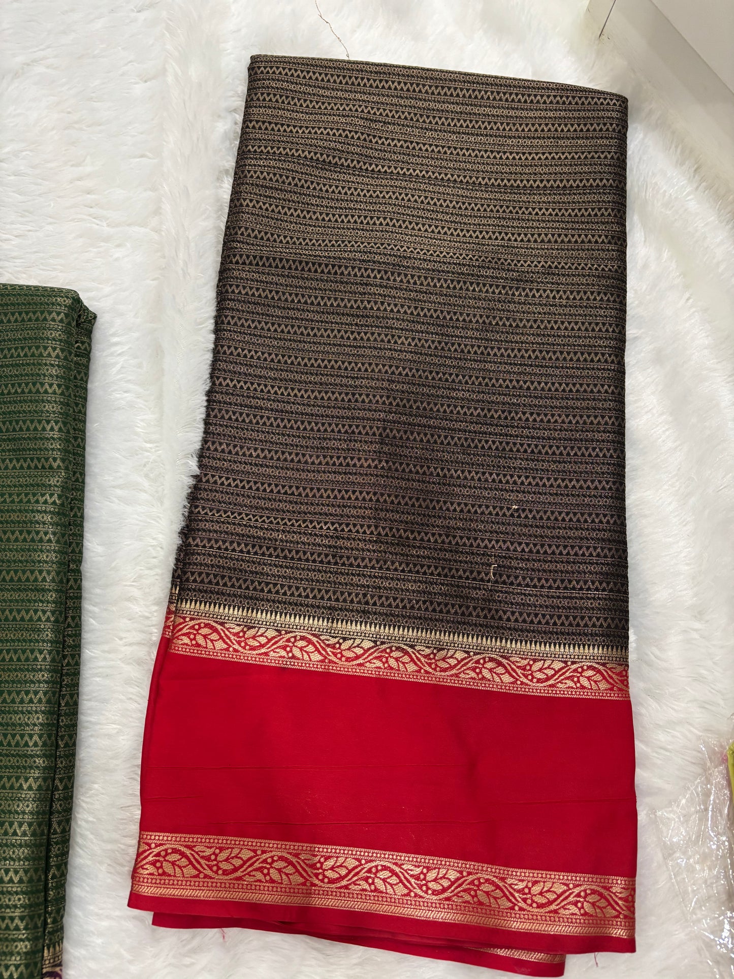 HORIZONTAL RICH BROCADE SAREE WITH CONTRAST BORDER