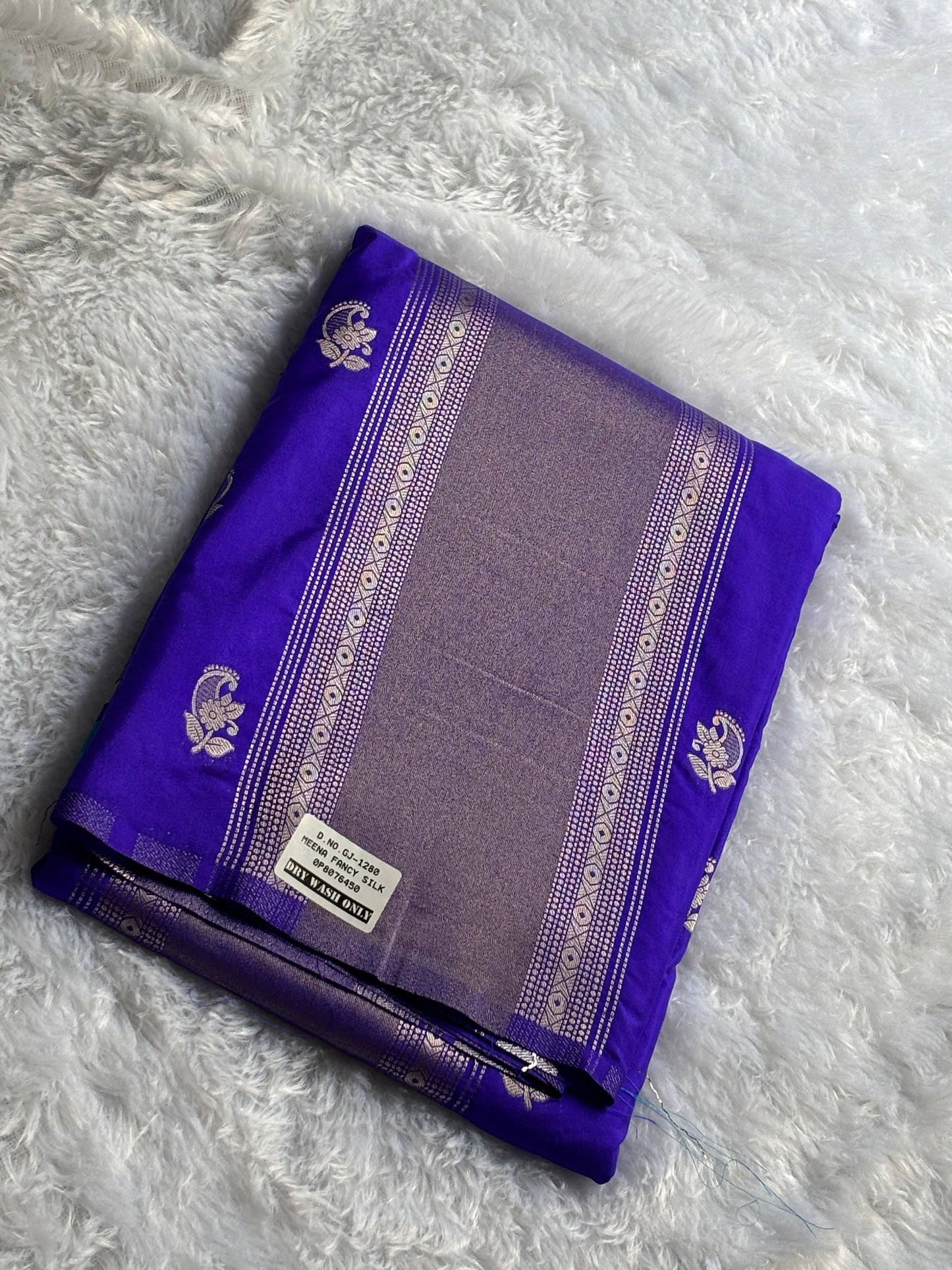SOFT SILK DESIGNER SAREE (BORDERLESS)