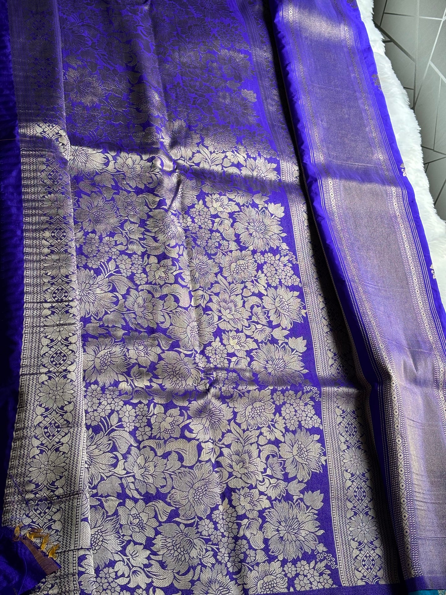 SOFT SILK DESIGNER SAREE (BORDERLESS)