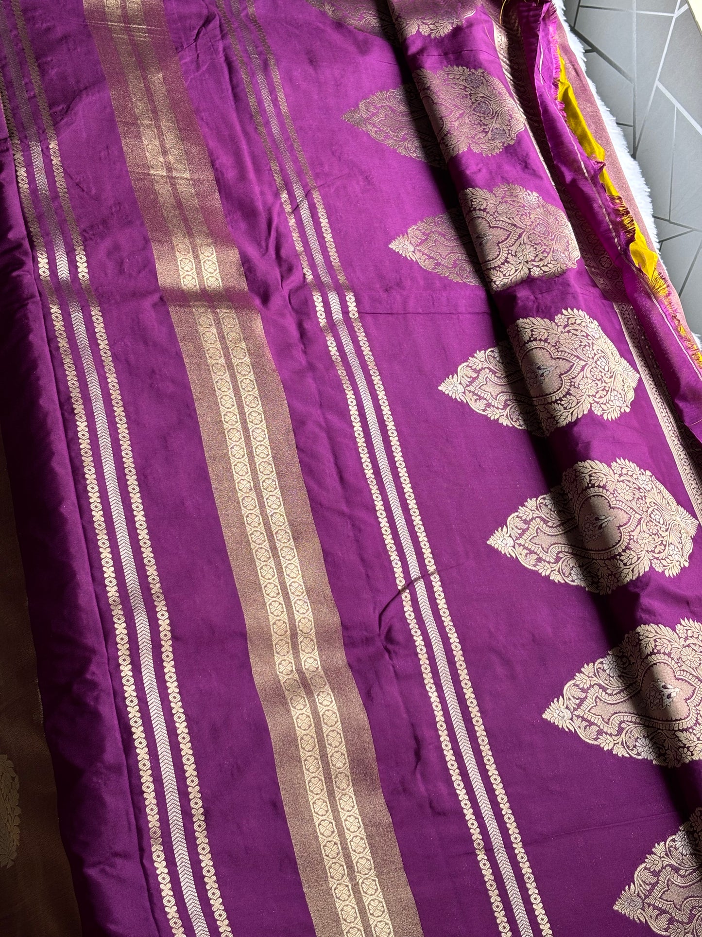 SOFT SILK DESIGNER SAREE (BORDERLESS)