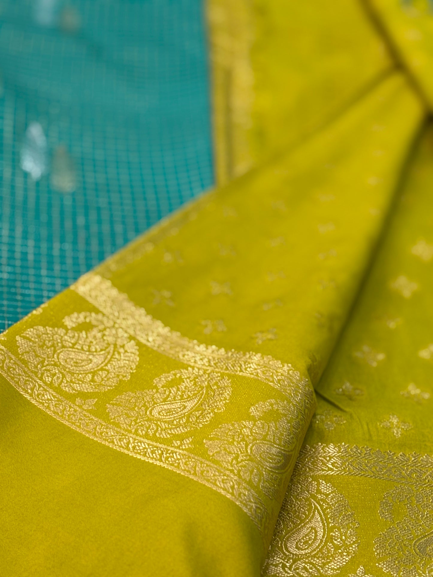 CHEX SEMI MYSORE CREPE SAREE IN CONTRAST (PREMIUM)
