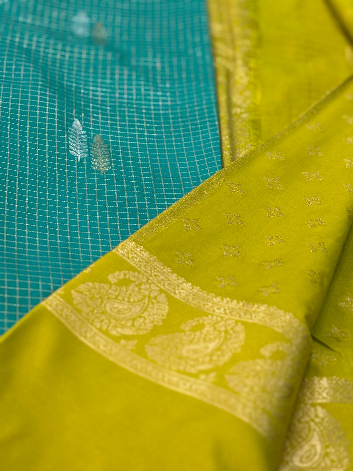 CHEX SEMI MYSORE CREPE SAREE IN CONTRAST (PREMIUM)