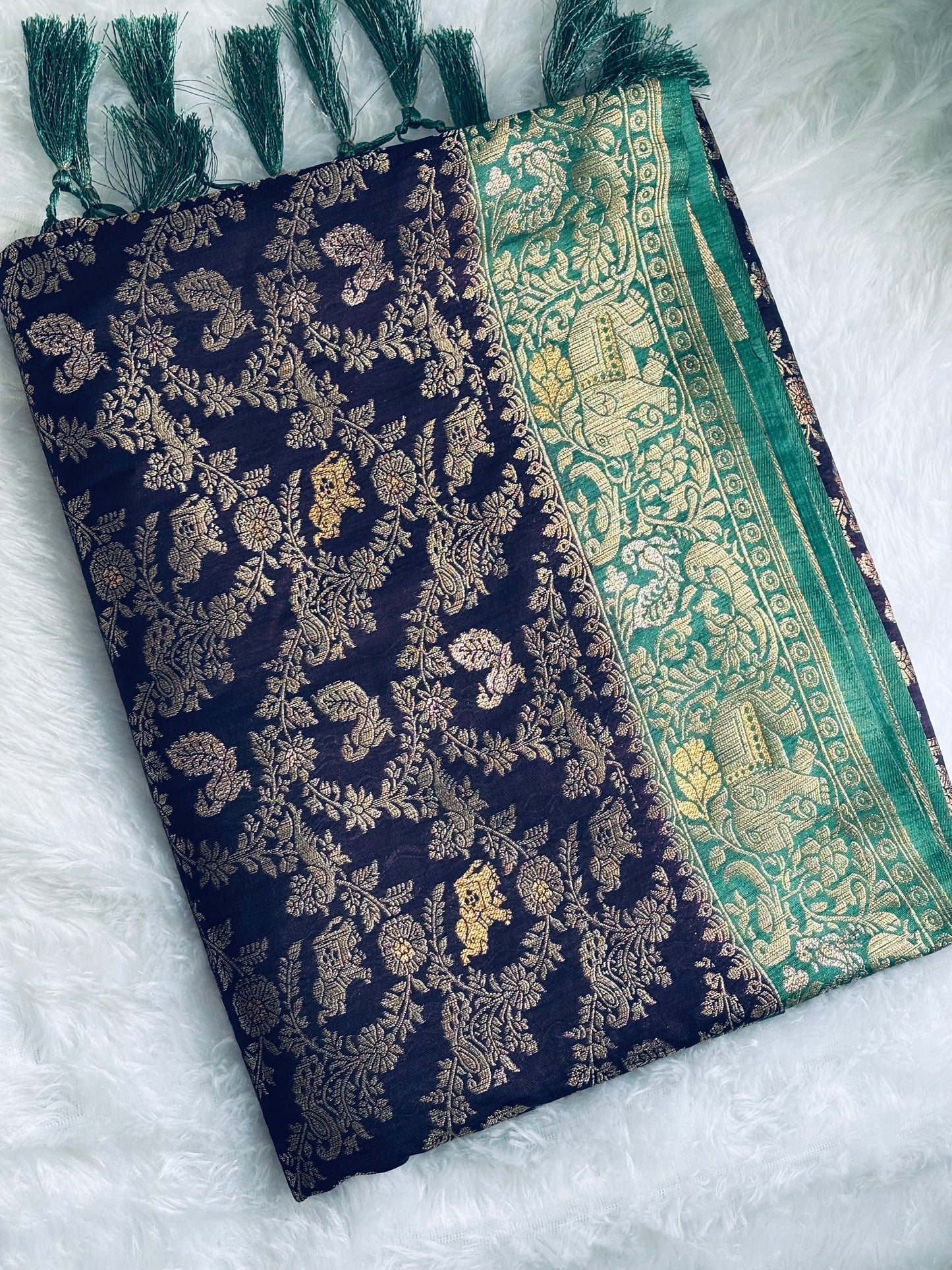 DOLA JAAL PATTERN SAREE WITH TASSELS (Copy)